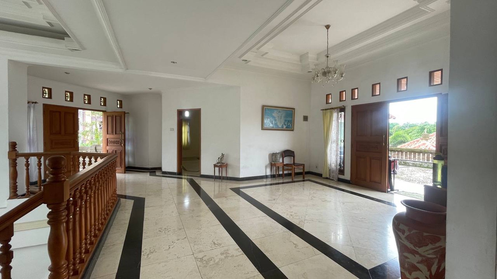 Luxury Classic-Style House in an Elite Neighborhood, Teras Ayung, Denpasar