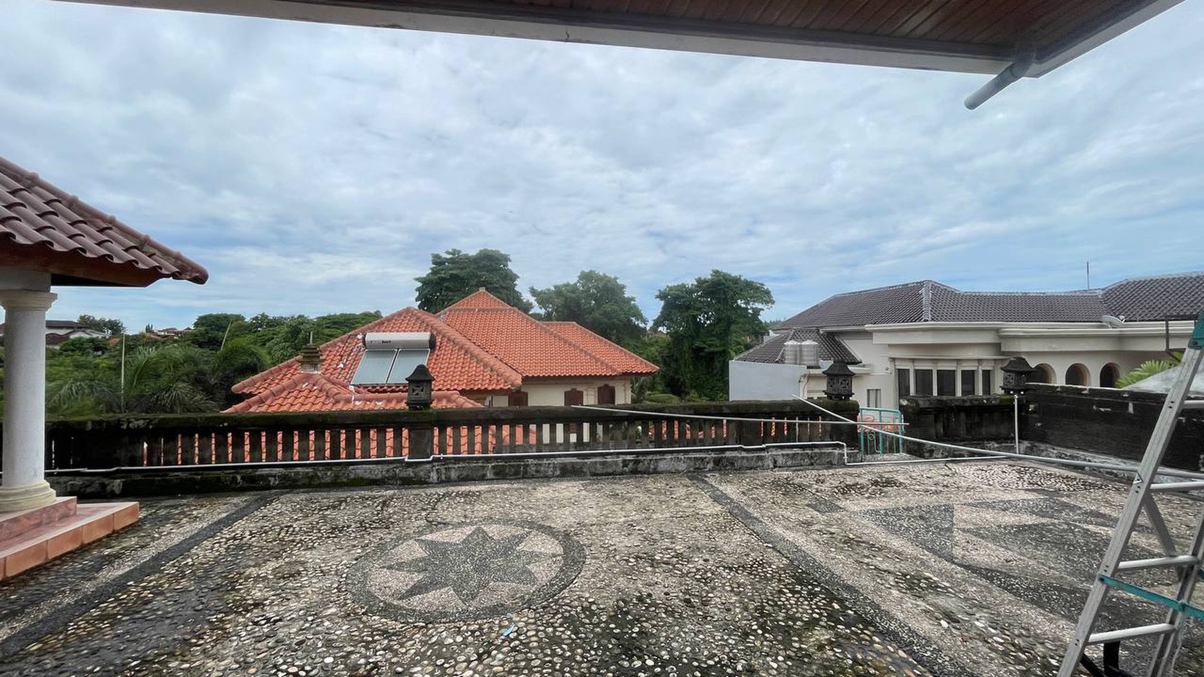 Luxury Classic-Style House in an Elite Neighborhood, Teras Ayung, Denpasar