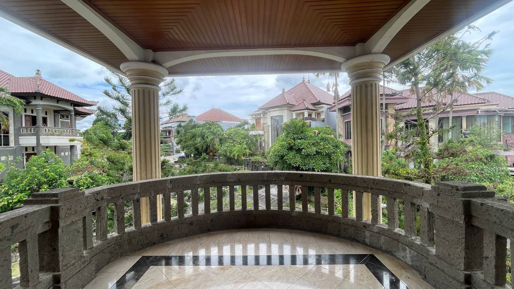 Luxury Classic-Style House in an Elite Neighborhood, Teras Ayung, Denpasar