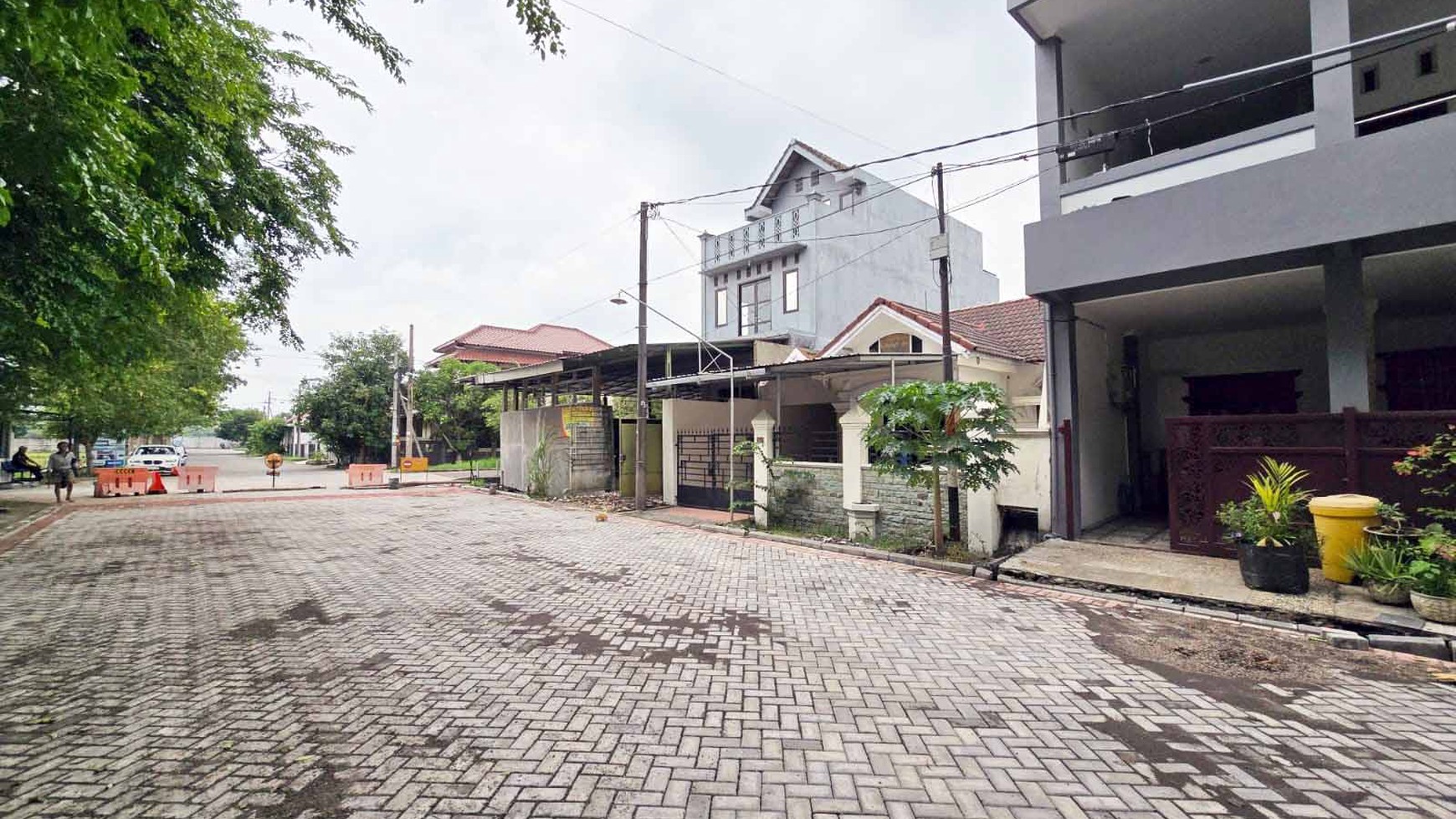 Rumah di Taman Pondok Jati Sidoarjo, 3 Lantai (Lantai 3 Rooftop), Minimalis, Renov, Siap Huni