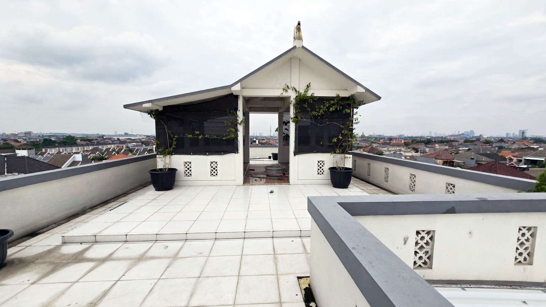 Rumah di Taman Pondok Jati Sidoarjo, 3 Lantai (Lantai 3 Rooftop), Minimalis, Renov, Siap Huni