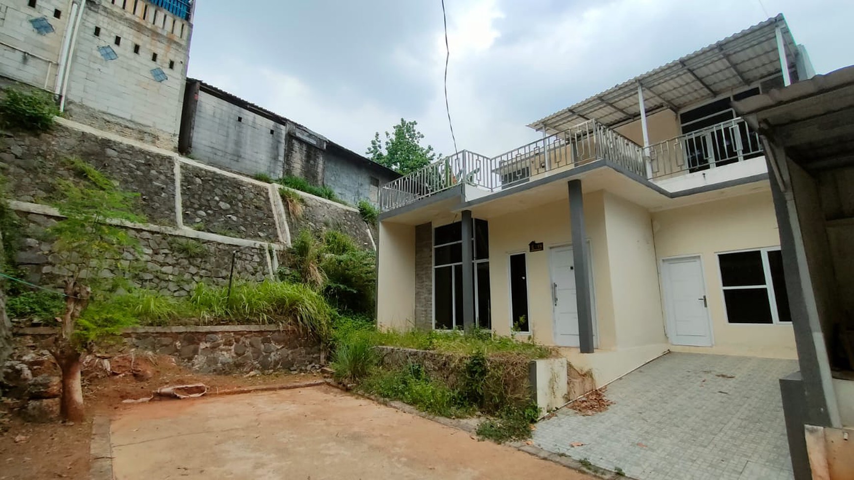 Rumah Minimalis 2 Lantai Sudah SHM Lingkungan Nyaman di Cibubur