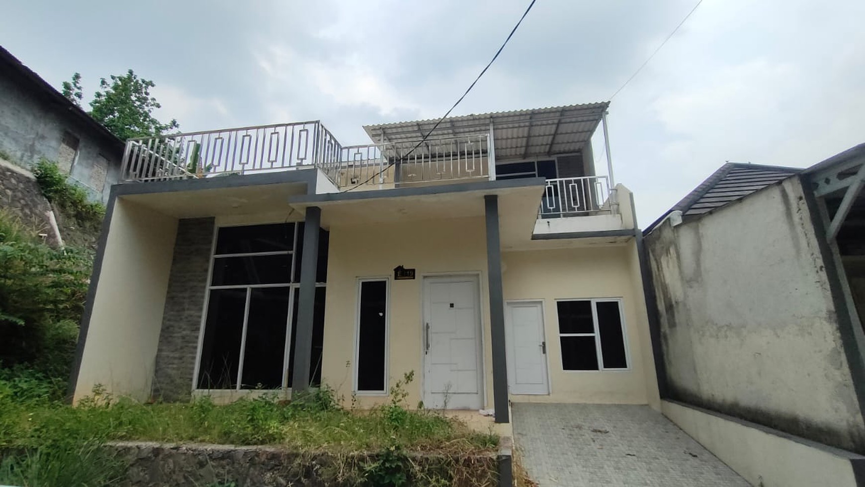 Rumah Minimalis 2 Lantai Sudah SHM Lingkungan Nyaman di Cibubur