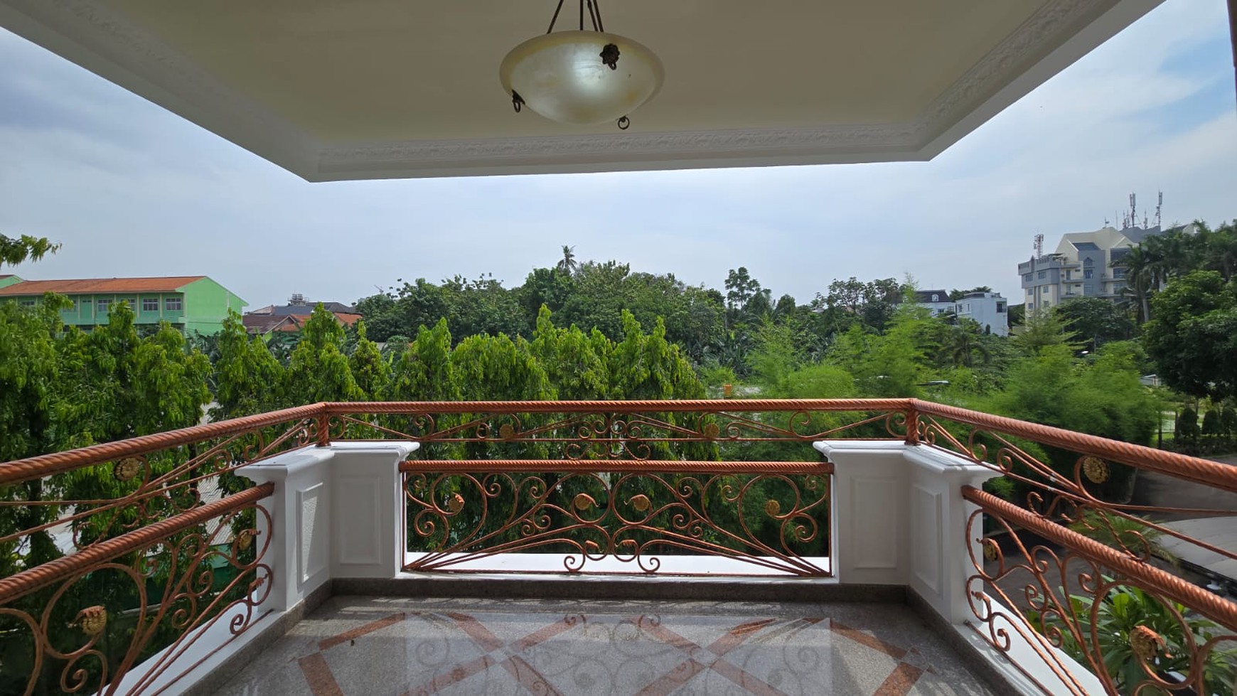 Rumah bagus di Komplek Bukit Indah Margasatwa Cilandak