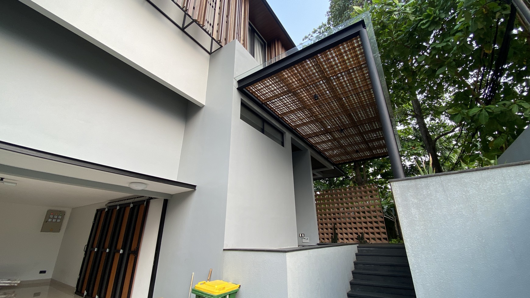 TURUN HARGA! RUMAH BARU MODERN TROPICAL HOUSE DI KEMANG