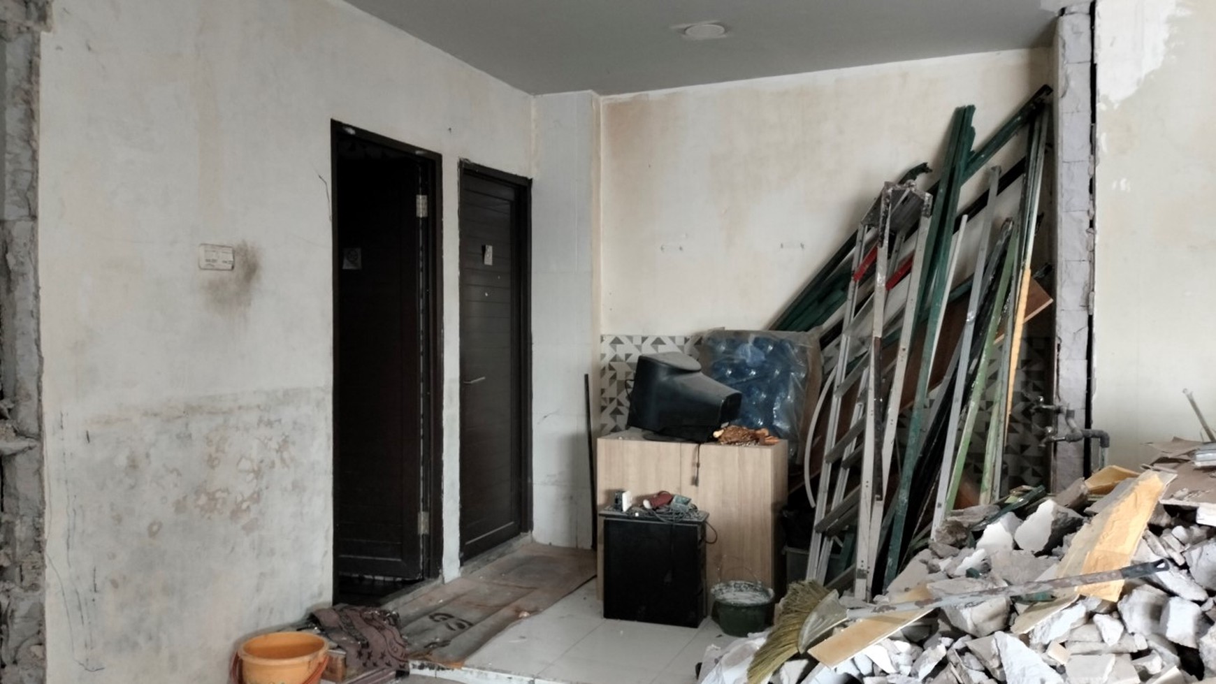 Rumah Hitung Tanah Area Cipete