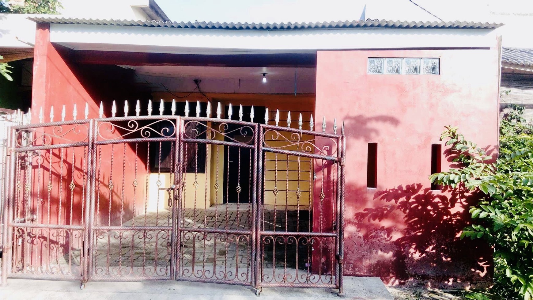 RUMAH BAGUS DENGAN HARGA TERJANGKAU DI LOKASI STRATEGIS TIDAK JAUH DARI PINTU TOL KARAWANG BARAT