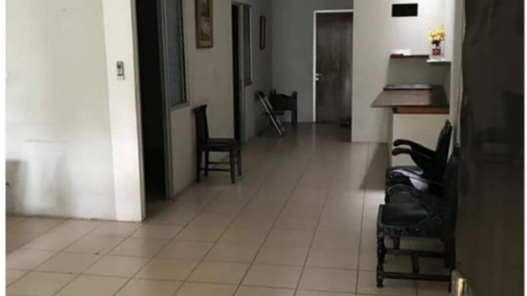 Rumah hoek Wijaya - Pulo Raya, Kebayoran Baru. Luas 310m2. Cocok untuk hunian maupun usaha