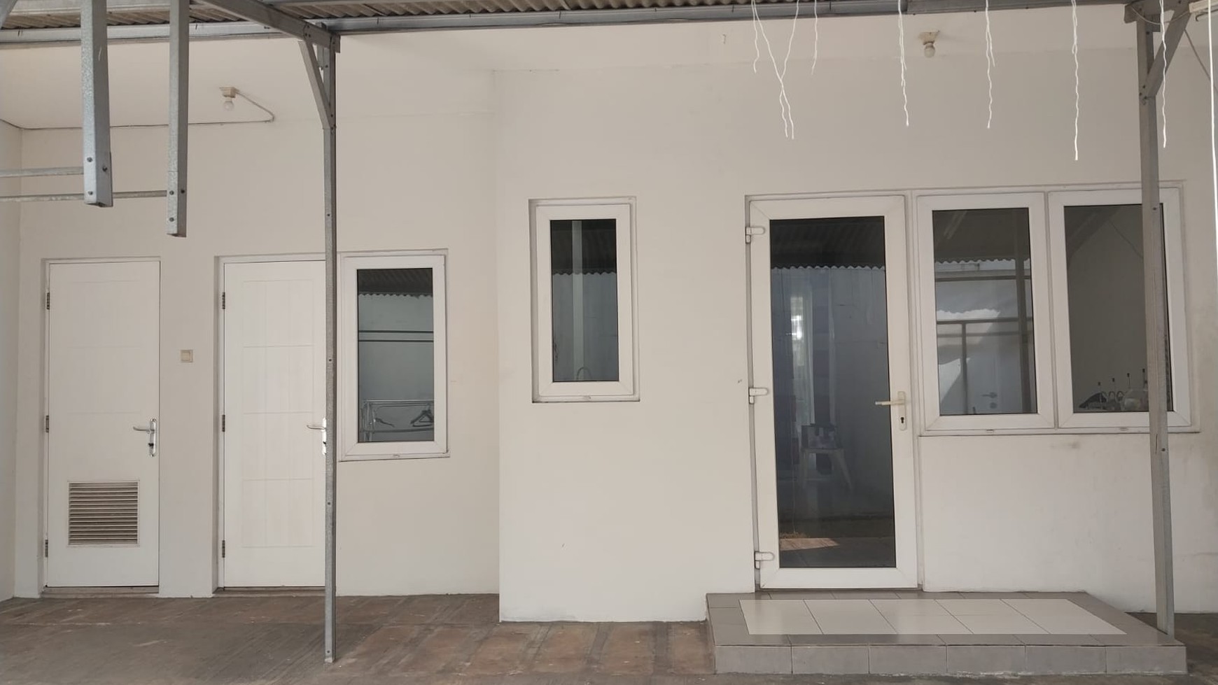 Rumah 2 Lantai Unfurnished di dalam Cluster di Kota Wisata