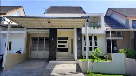 dijual rumah plus kolam renang 1,5 lantai murah