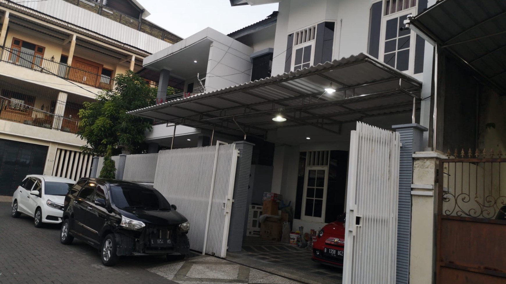 RUMAH 2 LANTAI SEMI FURNISHED, SIMPANG DARMO PERMAI SELATAN