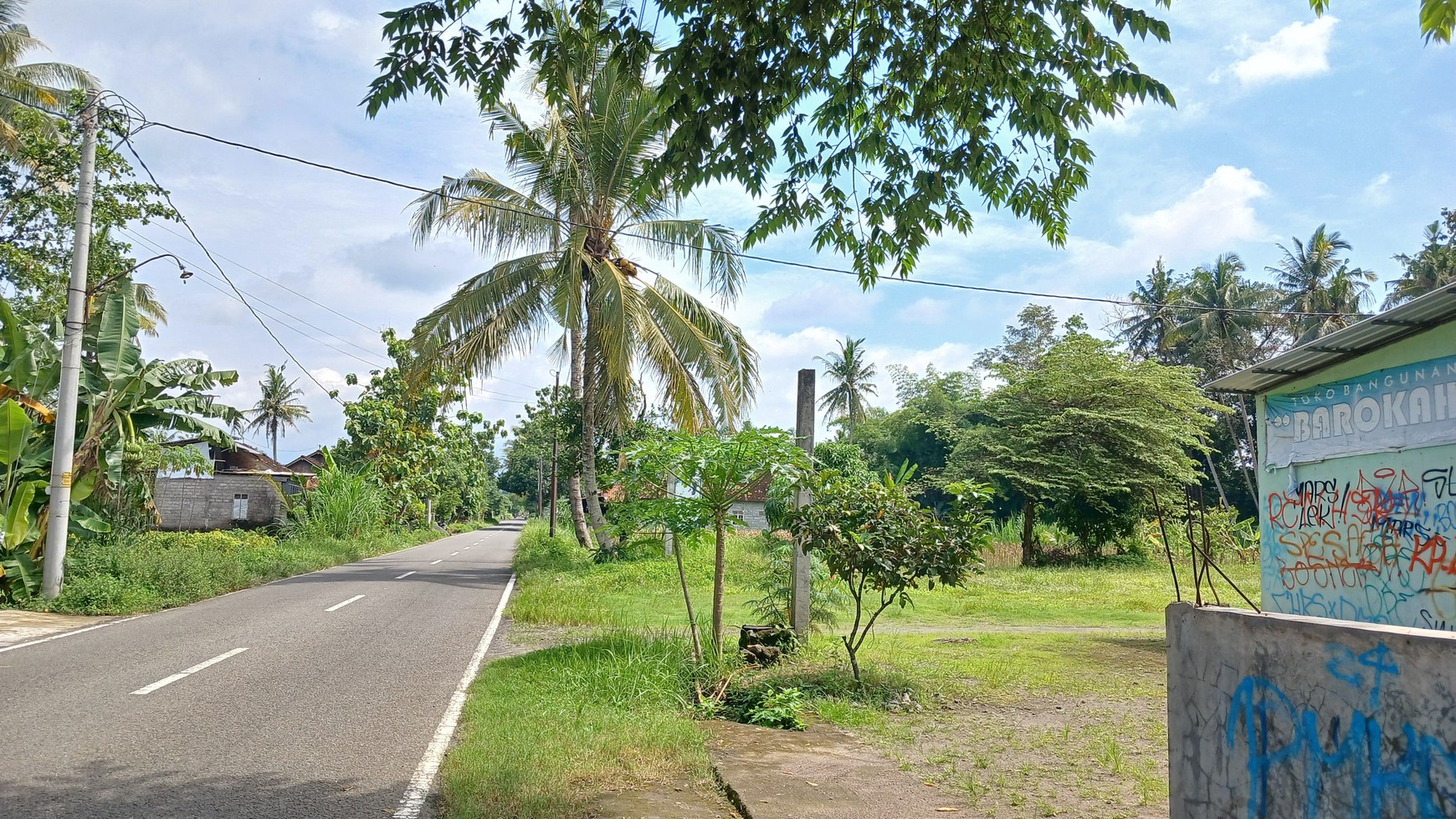 TANAH LUAS 1985 METER PERSEGI DAN  BANGUNAN RESTO DI SEYEGAN SLEMAN