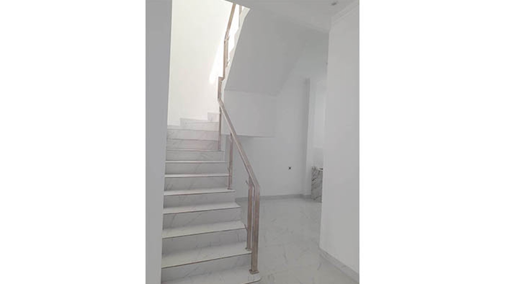 Rumah Janur Kuning, Kelapa Gading