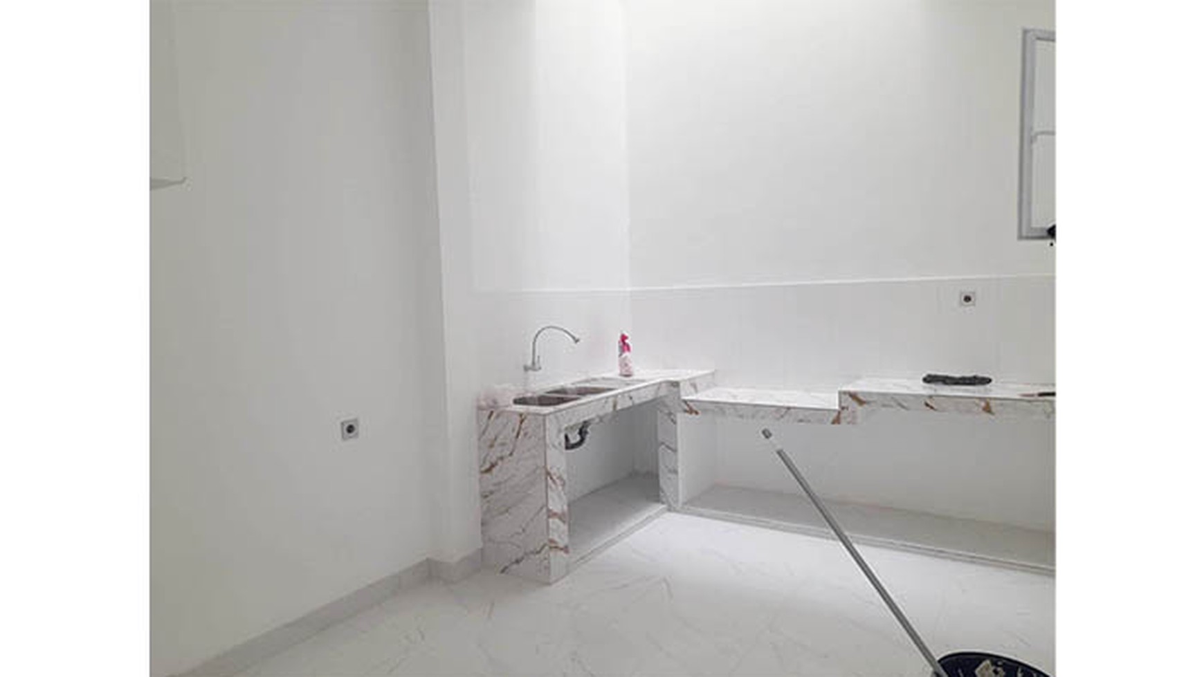 Rumah Janur Kuning, Kelapa Gading