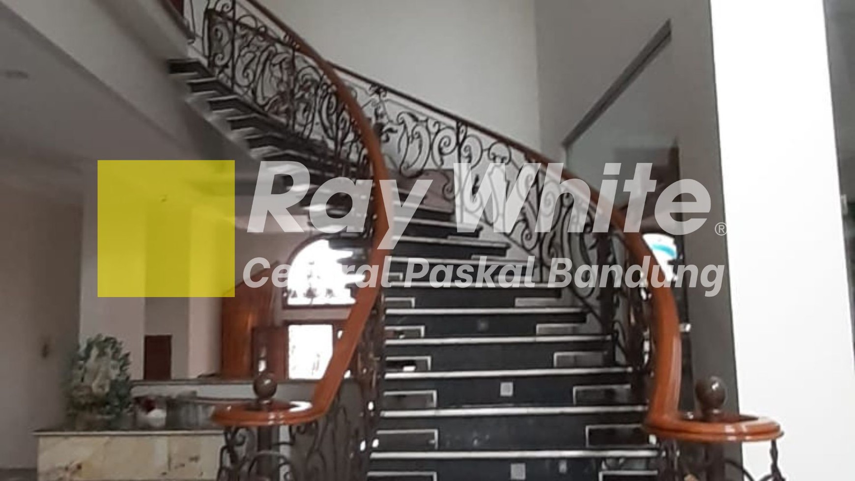 Rumah Bagus di Setra Duta Bandung