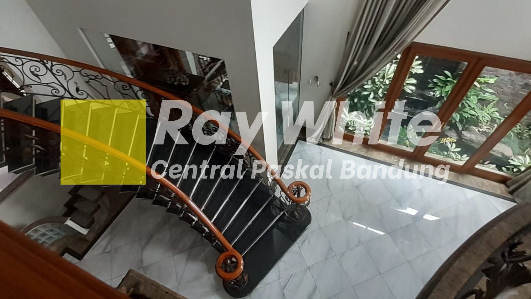 Rumah Bagus di Setra Duta Bandung