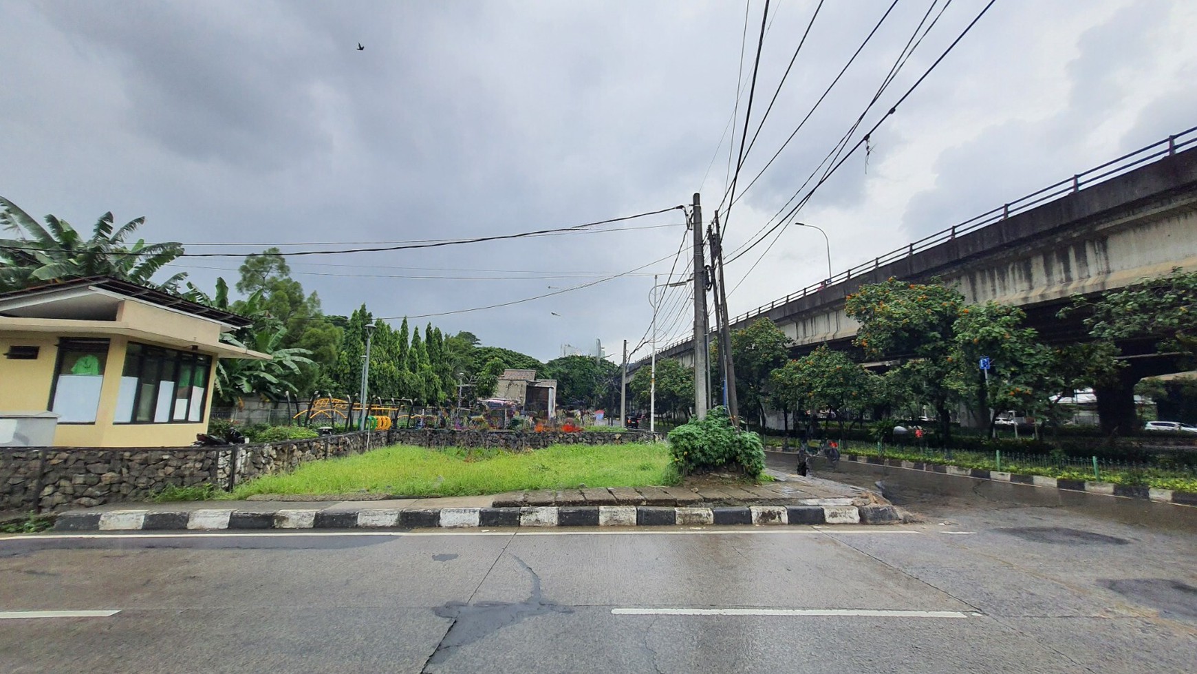 Tanah Hook Sangat Strategis di TB Simatupang Jakarta Selatan