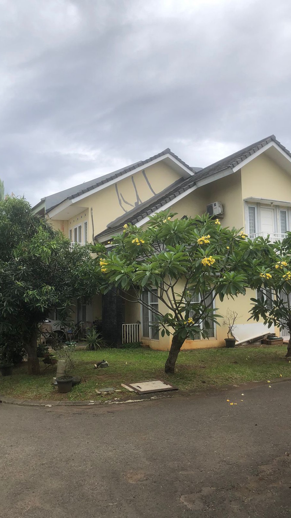 Rumah Siap Huni dengan Hunian Nyaman dan Asri di Bintaro
