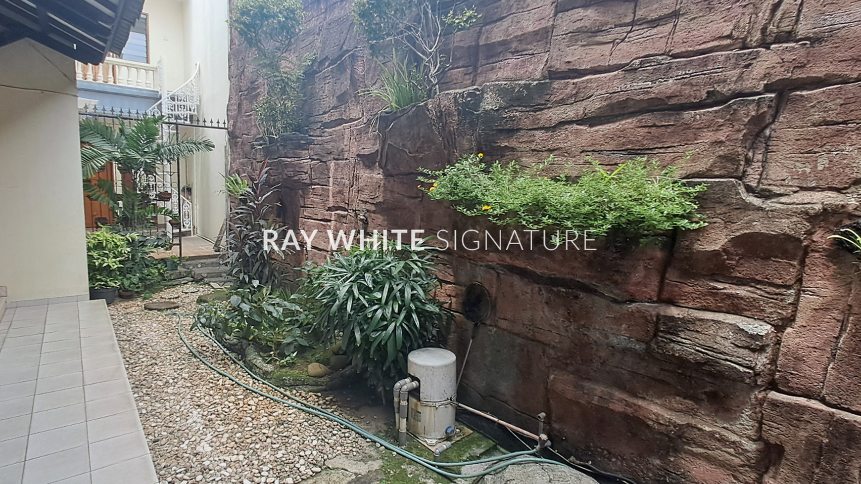 Rumah Hitung Tanah Area Cipete