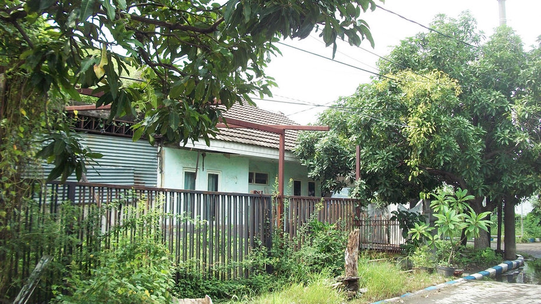 Rumah di Jl. Nanas POCAN Sidoarjo, Hook/Pojokan, Row Jalan Lebar - CT -