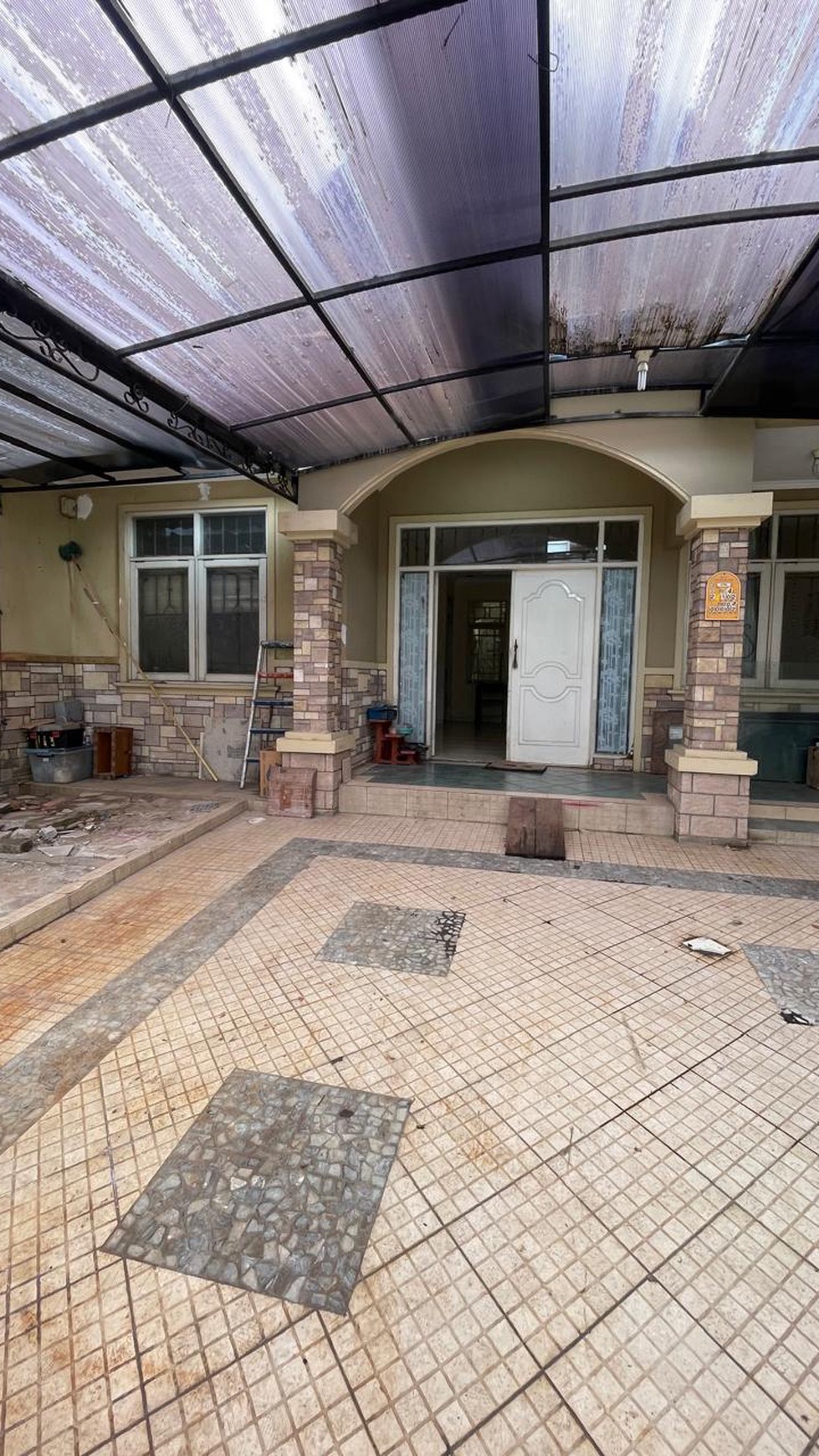 Dijual rumah di JL. Palem Putri Palem Semi Karawaci Tangerang