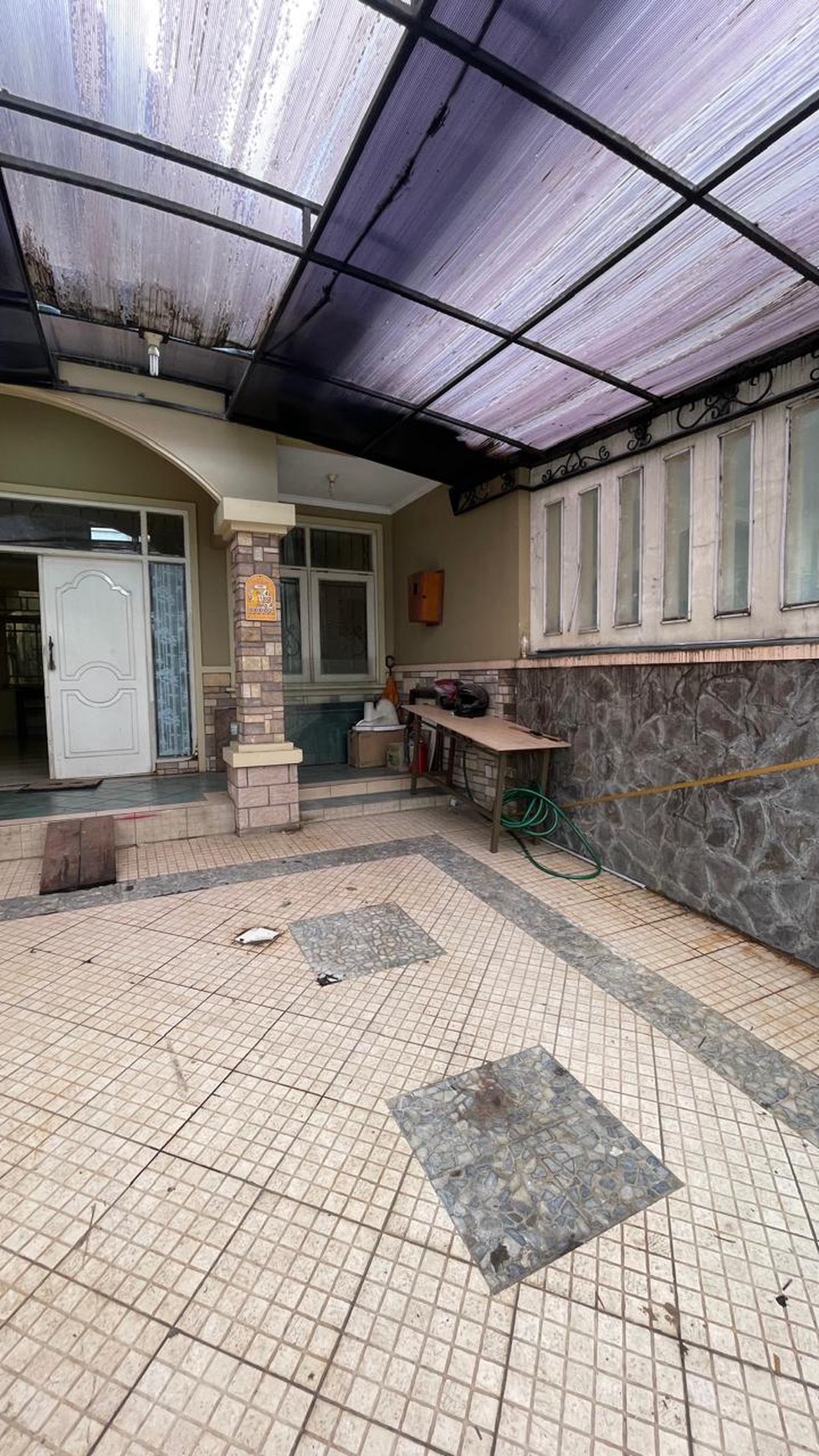 Dijual rumah di JL. Palem Putri Palem Semi Karawaci Tangerang