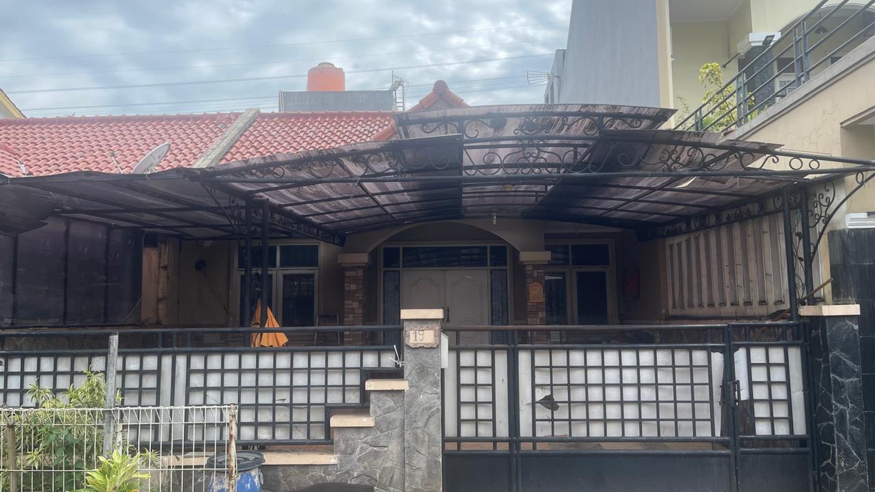 Dijual rumah di JL. Palem Putri Palem Semi Karawaci Tangerang