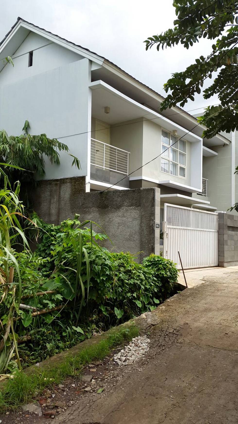 Rumah minimalis di Pondok Karya, Bintaro.