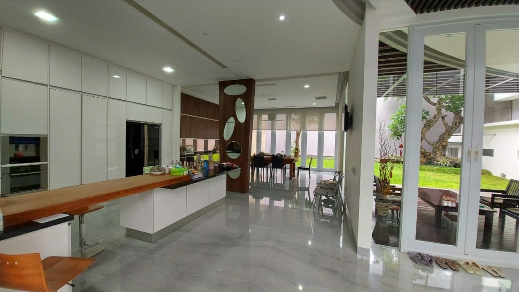 Dijual Rumah Graha Famili Surabaya - PRIVATE Kolam Renang + Full Furnished - Modern Mewah 3 Lantai - Blok Favourite - Siap Huni