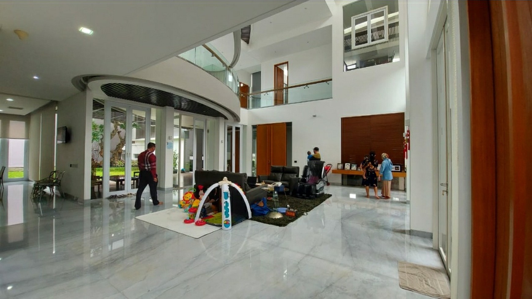 Dijual Rumah Graha Famili Surabaya - PRIVATE Kolam Renang + Full Furnished - Modern Mewah 3 Lantai - Blok Favourite - Siap Huni