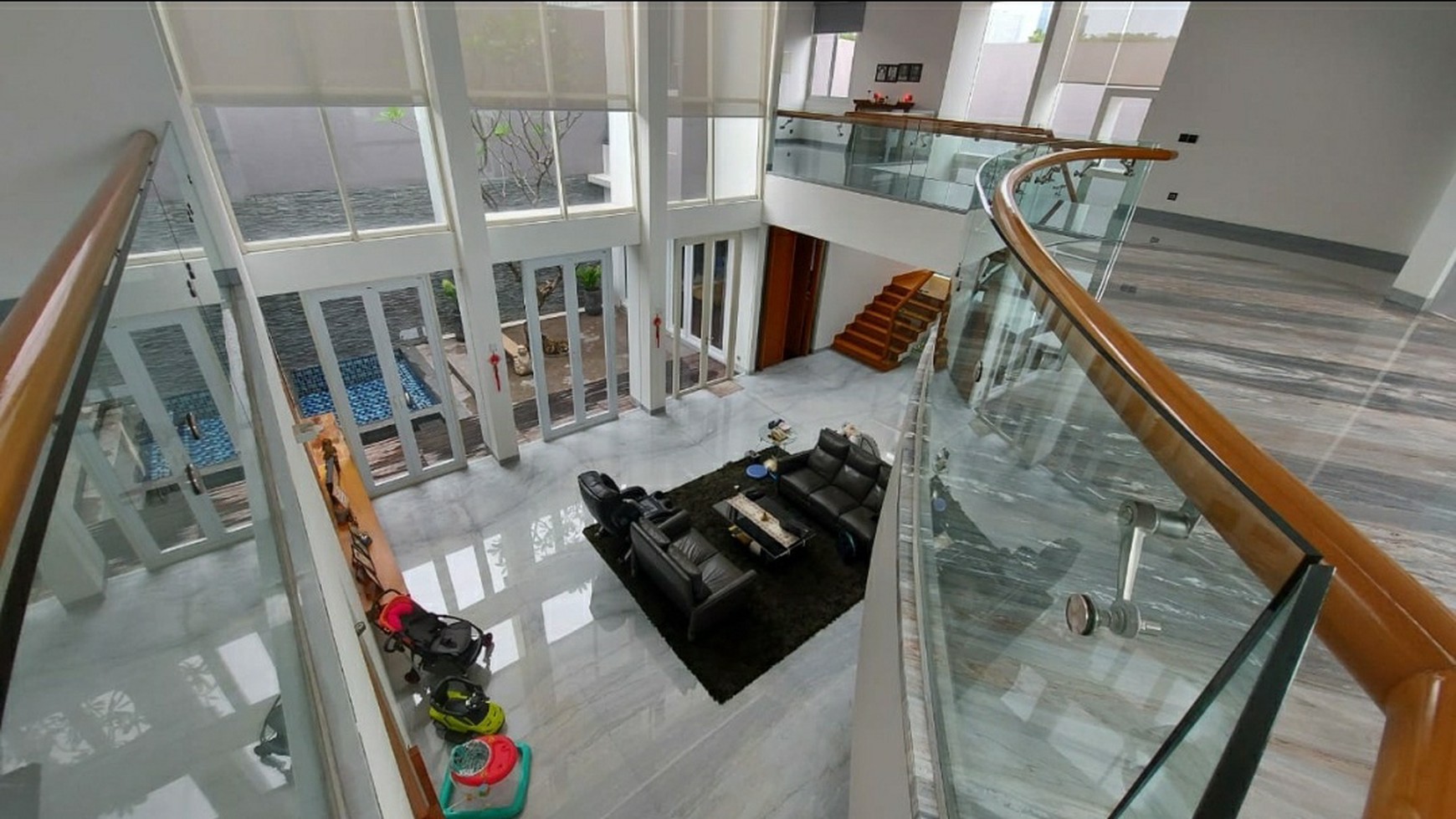 Dijual Rumah Graha Famili Surabaya - PRIVATE Kolam Renang + Full Furnished - Modern Mewah 3 Lantai - Blok Favourite - Siap Huni