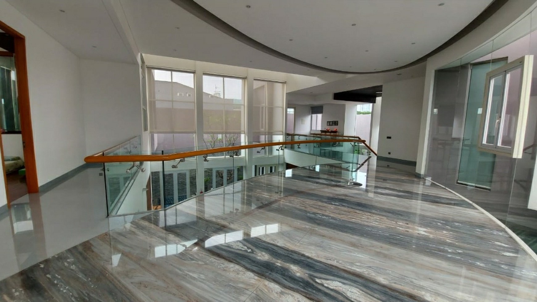Dijual Rumah Graha Famili Surabaya - PRIVATE Kolam Renang + Full Furnished - Modern Mewah 3 Lantai - Blok Favourite - Siap Huni