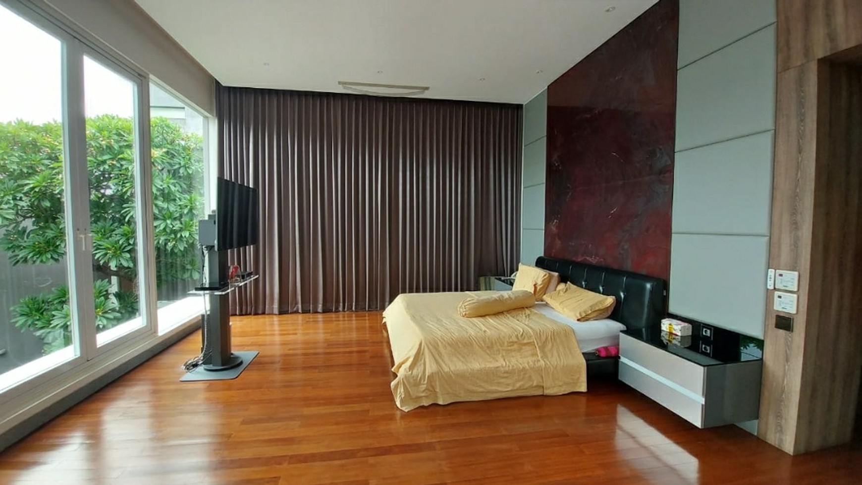 Dijual Rumah Graha Famili Surabaya - PRIVATE Kolam Renang + Full Furnished - Modern Mewah 3 Lantai - Blok Favourite - Siap Huni
