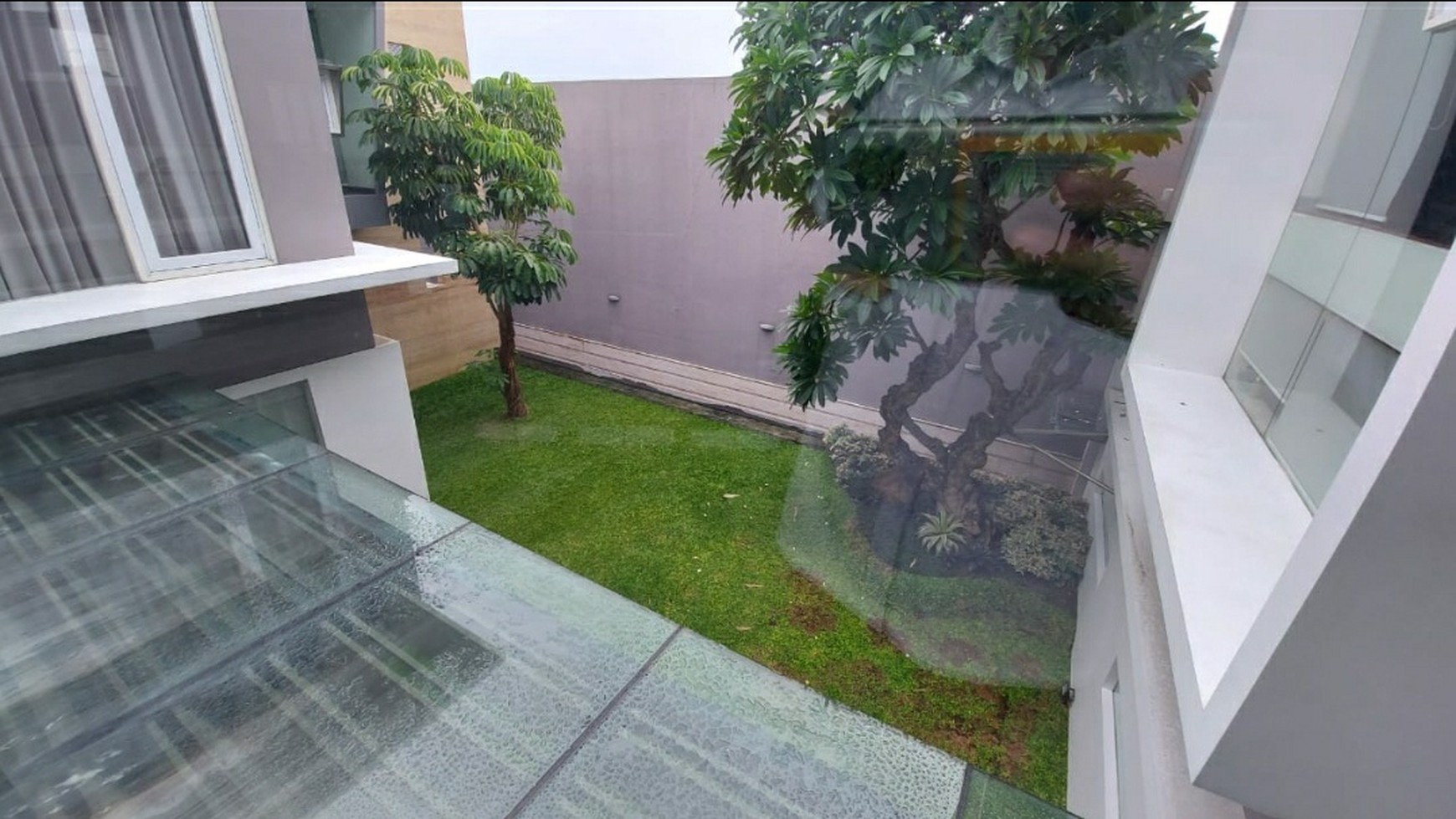 Dijual Rumah Graha Famili Surabaya - PRIVATE Kolam Renang + Full Furnished - Modern Mewah 3 Lantai - Blok Favourite - Siap Huni