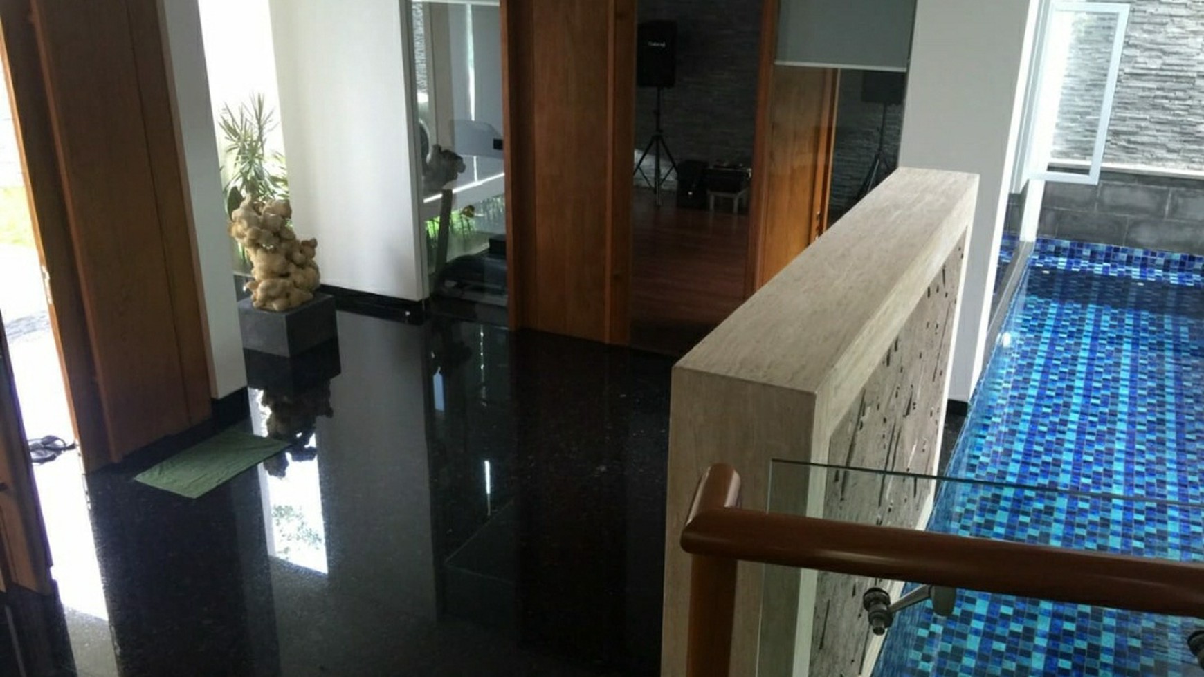 Dijual Rumah Graha Famili Surabaya - PRIVATE Kolam Renang + Full Furnished - Modern Mewah 3 Lantai - Blok Favourite - Siap Huni