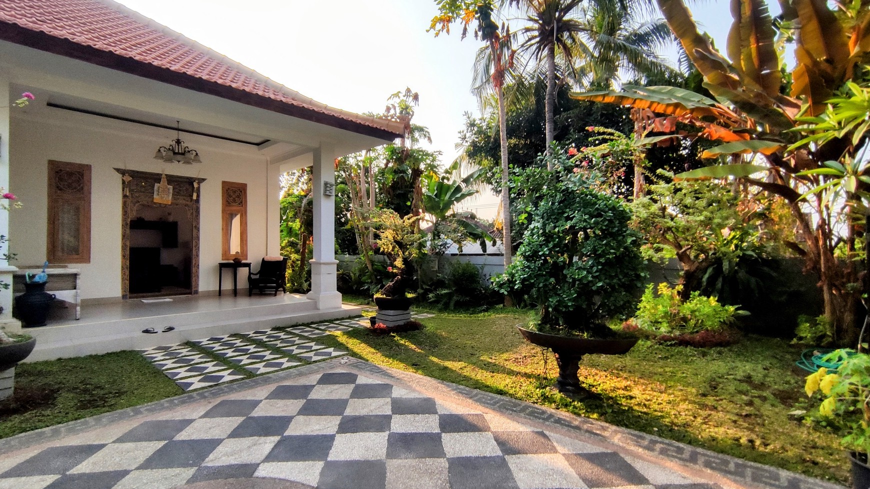 STUNNING 3 BEDROOMS VILLA LOCATED IN LOVINA CENTRAL