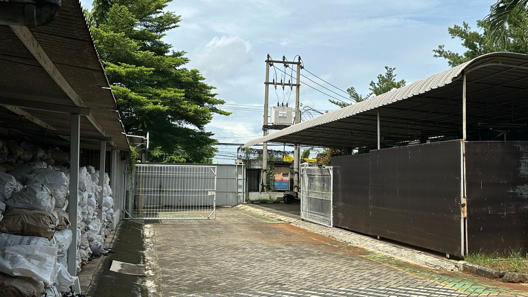 Serpong Tangerang Selatan gudang siap huni strategis siap huni