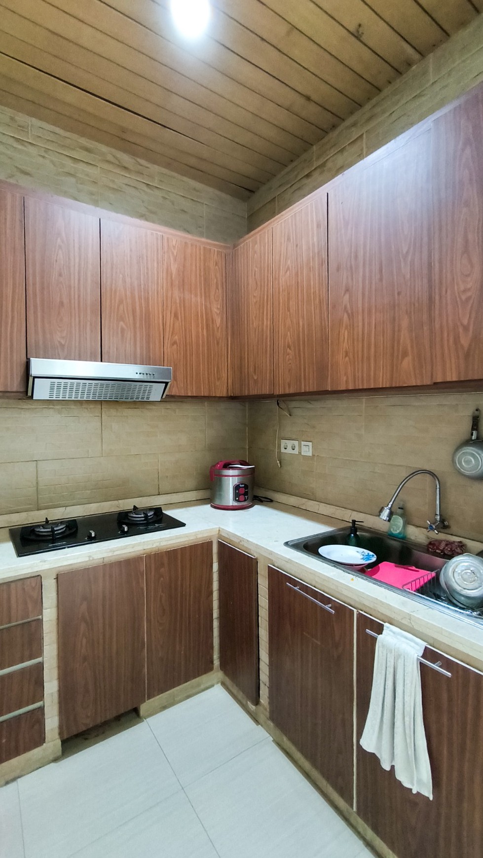 Rumah Bagus,dalam cluster di Bintaro Jaya 9.