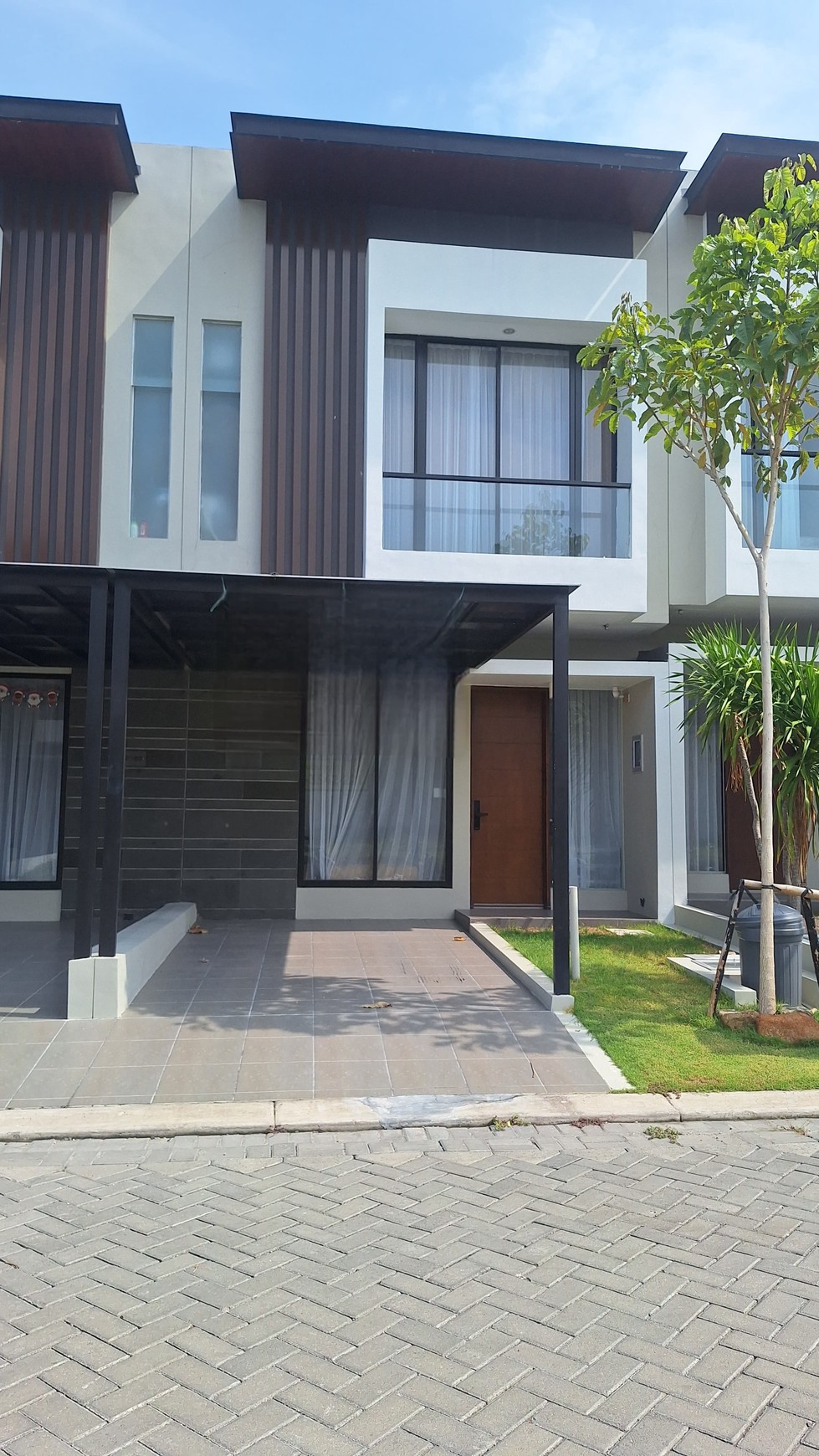 3 Kamar Tidur Rumah North West Central Citraland Surabaya Bonus Full Furnished Modern