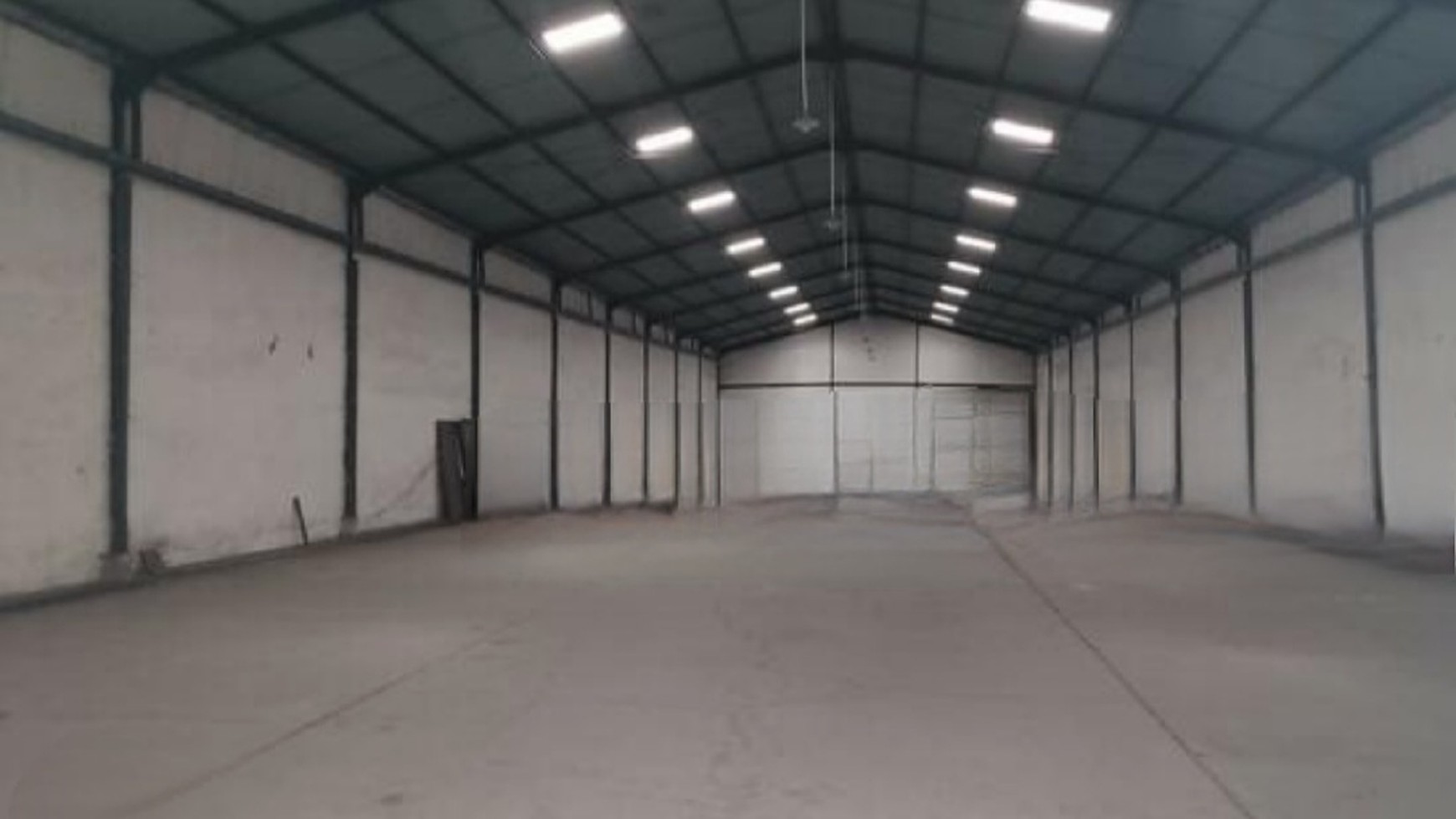 Disewakan 1100 m2 Gudang Raya Manukan Wetan 60 Surabaya - Ready 2 Unit Gudang