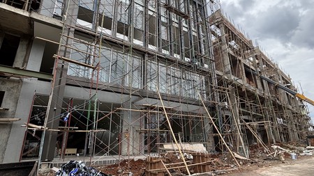 Ruko Devant Business Loft 4 Lantai Ada Lift di Jl. Raya Boulevard Kota Wisata 