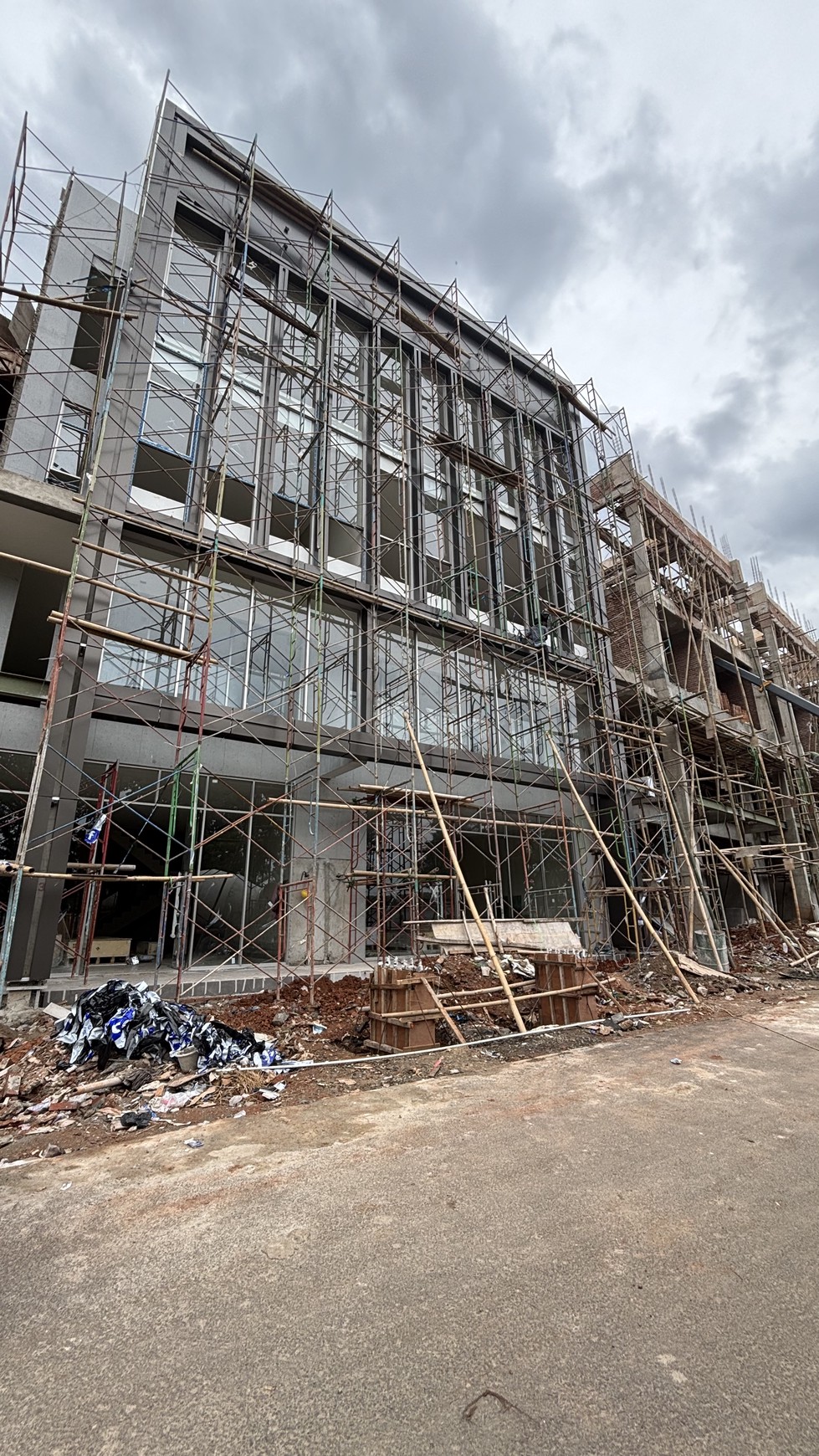 Ruko Devant Business Loft 4 Lantai Ada Lift di Jl. Raya Boulevard Kota Wisata