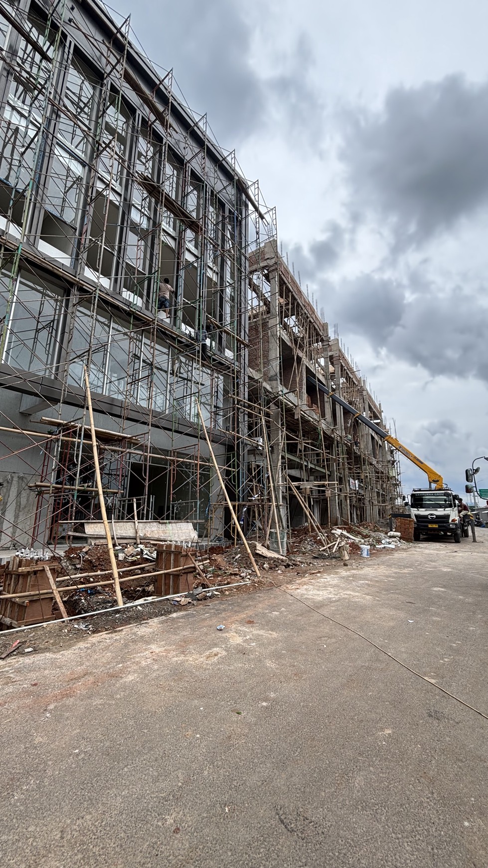 Ruko Devant Business Loft 4 Lantai Ada Lift di Jl. Raya Boulevard Kota Wisata