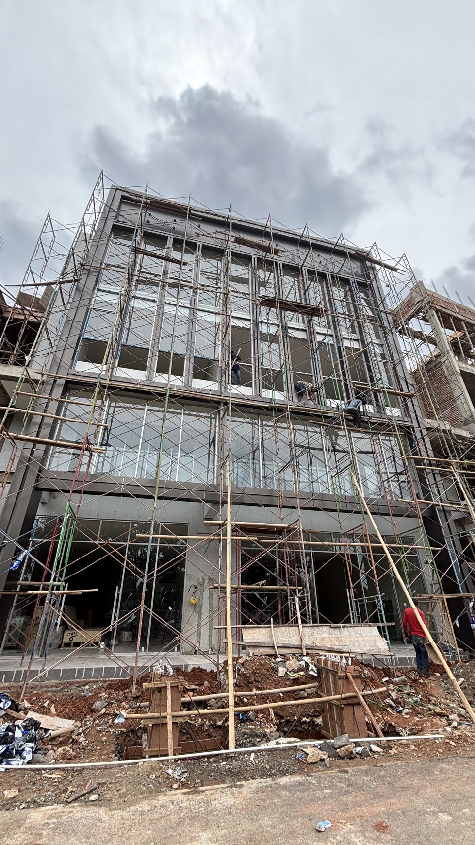 Ruko Devant Business Loft 4 Lantai Ada Lift di Jl. Raya Boulevard Kota Wisata