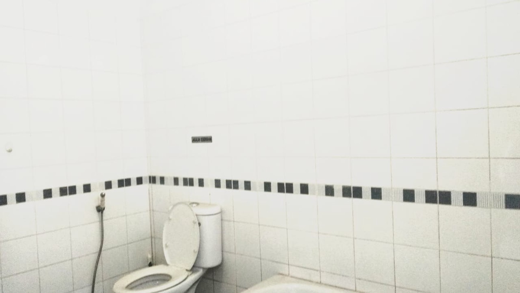 Rumah di kawasan tomang siap huni di jakarta barat