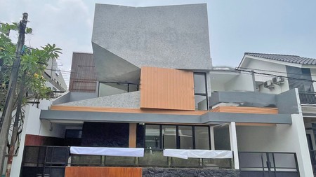 Dijual Rumah ada Pool di Bintaro Sektor 9