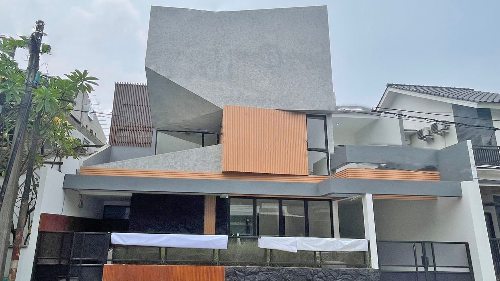 Dijual Rumah ada Pool di Bintaro Sektor 9