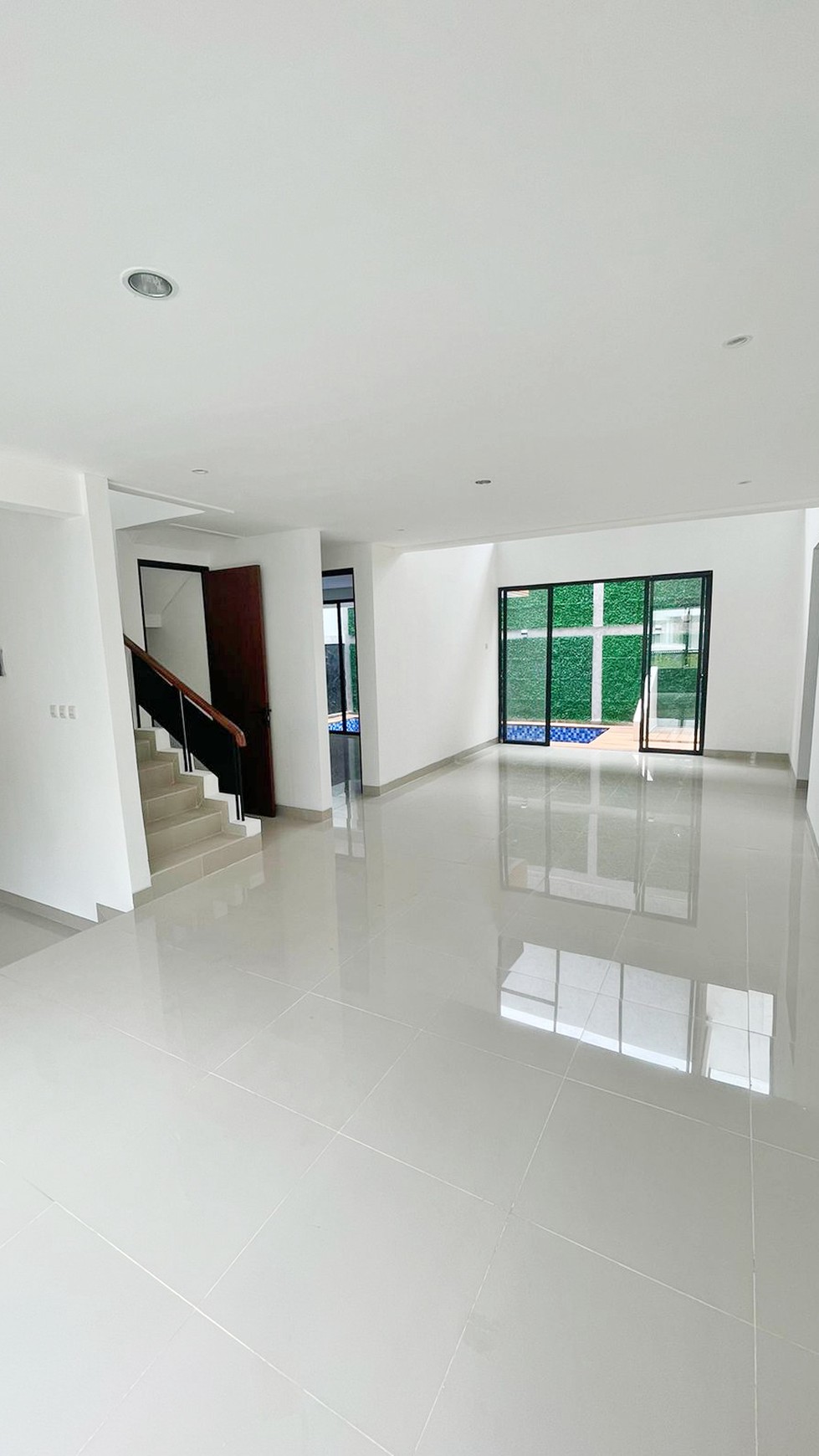 Dijual Rumah ada Pool di Bintaro Sektor 9
