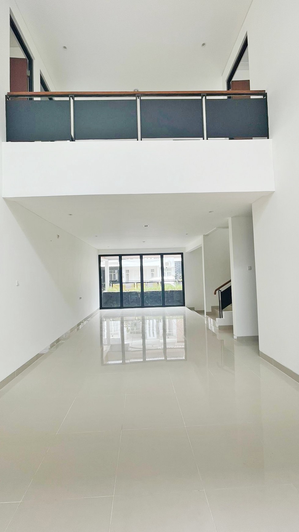 Dijual Rumah ada Pool di Bintaro Sektor 9