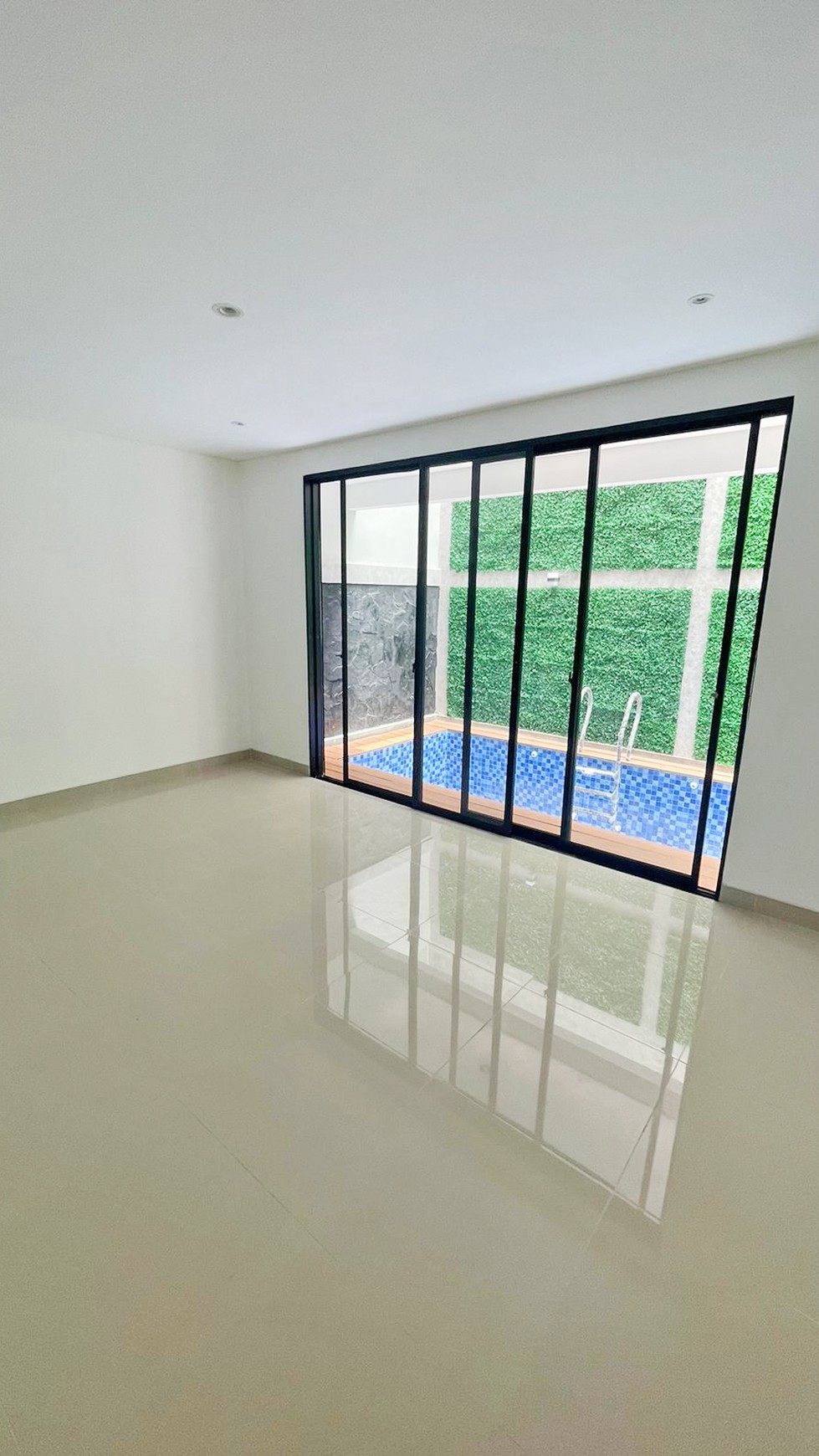 Dijual Rumah ada Pool di Bintaro Sektor 9